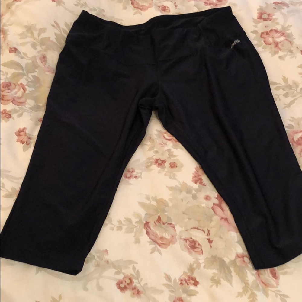 Cropped black workout leggings